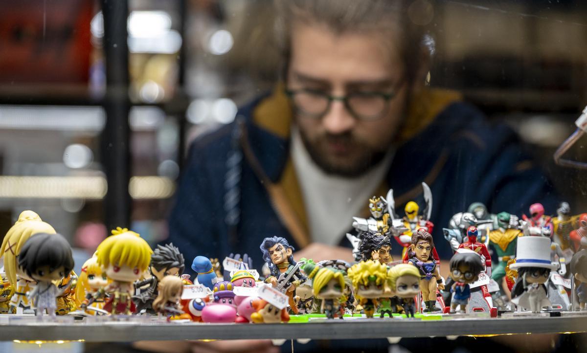 Figuras de 'merchandising', en uno de los expositores del Manga Barcelona.