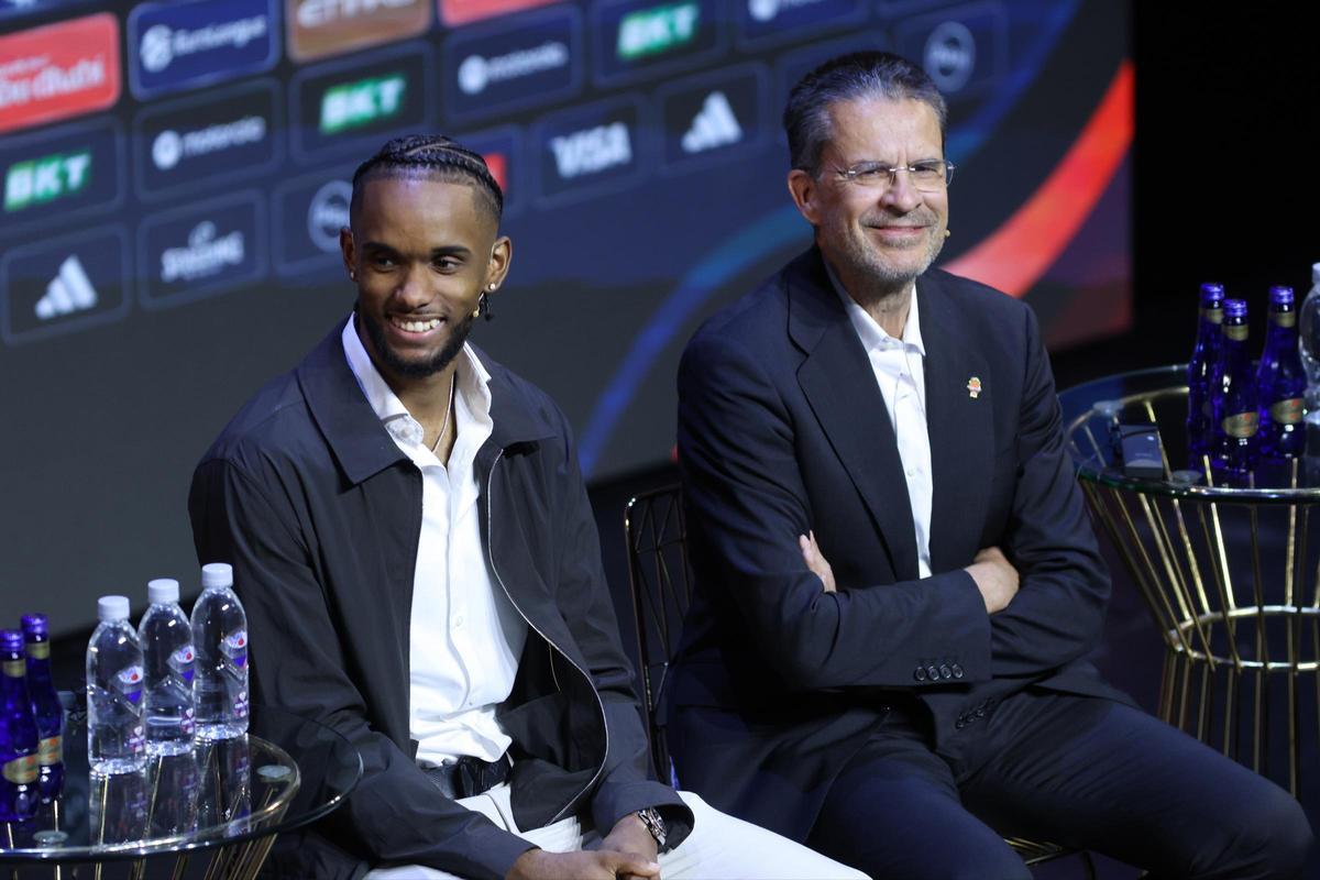 Pedro Martínez y Jean Montero en la rueda de prensa antes de la 'Final Four' de la Euroliga el 21 de mayo