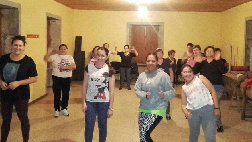 Arranca un curso de zumba en la parroquia silledense de Fiestras