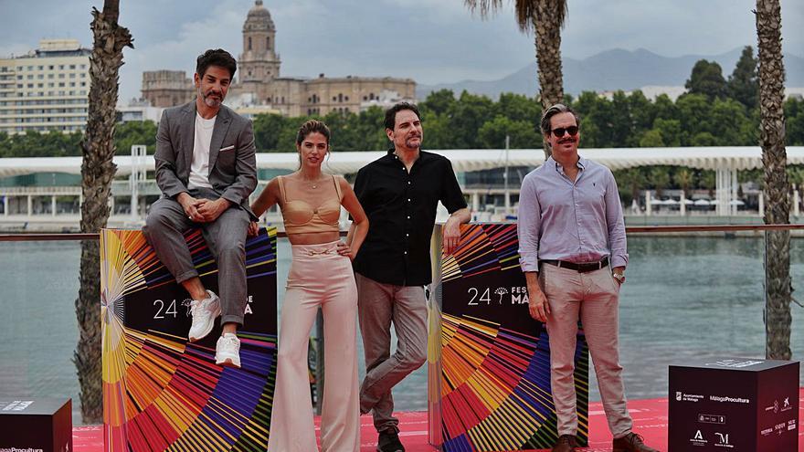 Miguel Rodarte, Stephanie Cayo, Carlos Cuarón y Tony Dalton, en el Muelle Uno.