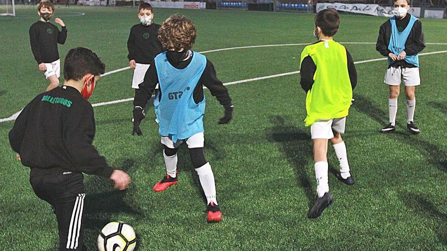 Un entrenamiento de fútbol base en el Club Pabellón. |  // IÑAKI OSORIO