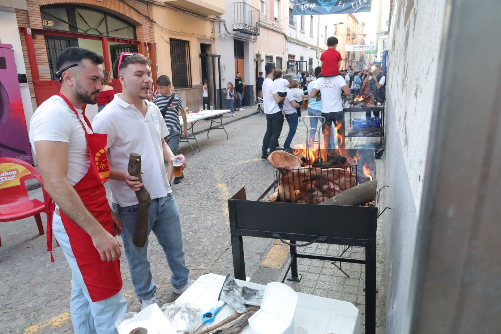 FOTOGALERÍA I Las imágenes de la Nit de la Xulla y del encuentro de elaboración de allioli de las fiestas de Vila-real
