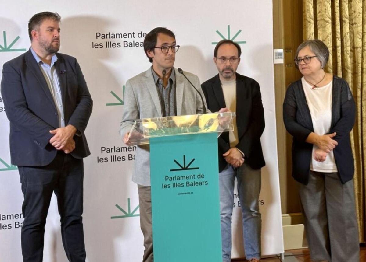 Los portavoces de la oposición durante la rueda de prensa que ofrecieron ayer en el Parlament de forma conjunta.