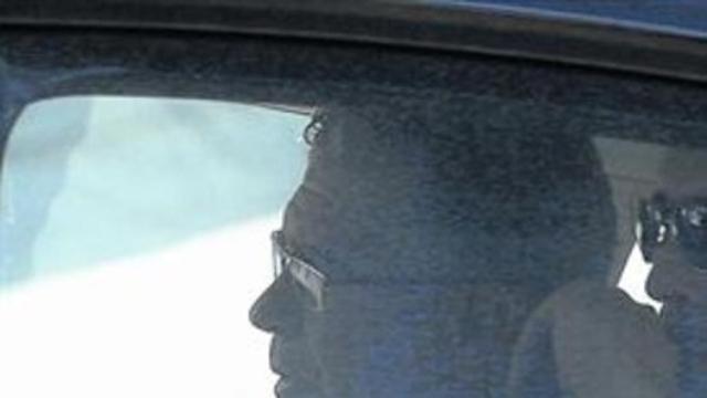 Francisco Granados sale en coche de su casa, el lunes pasado.