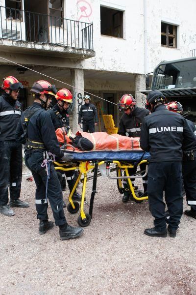 Maniobras de la UME en el poblado del Salto de Cas