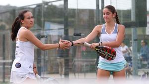 Las campeonas del torneo júnior femenino, Andrea Ustero y Jana Montes