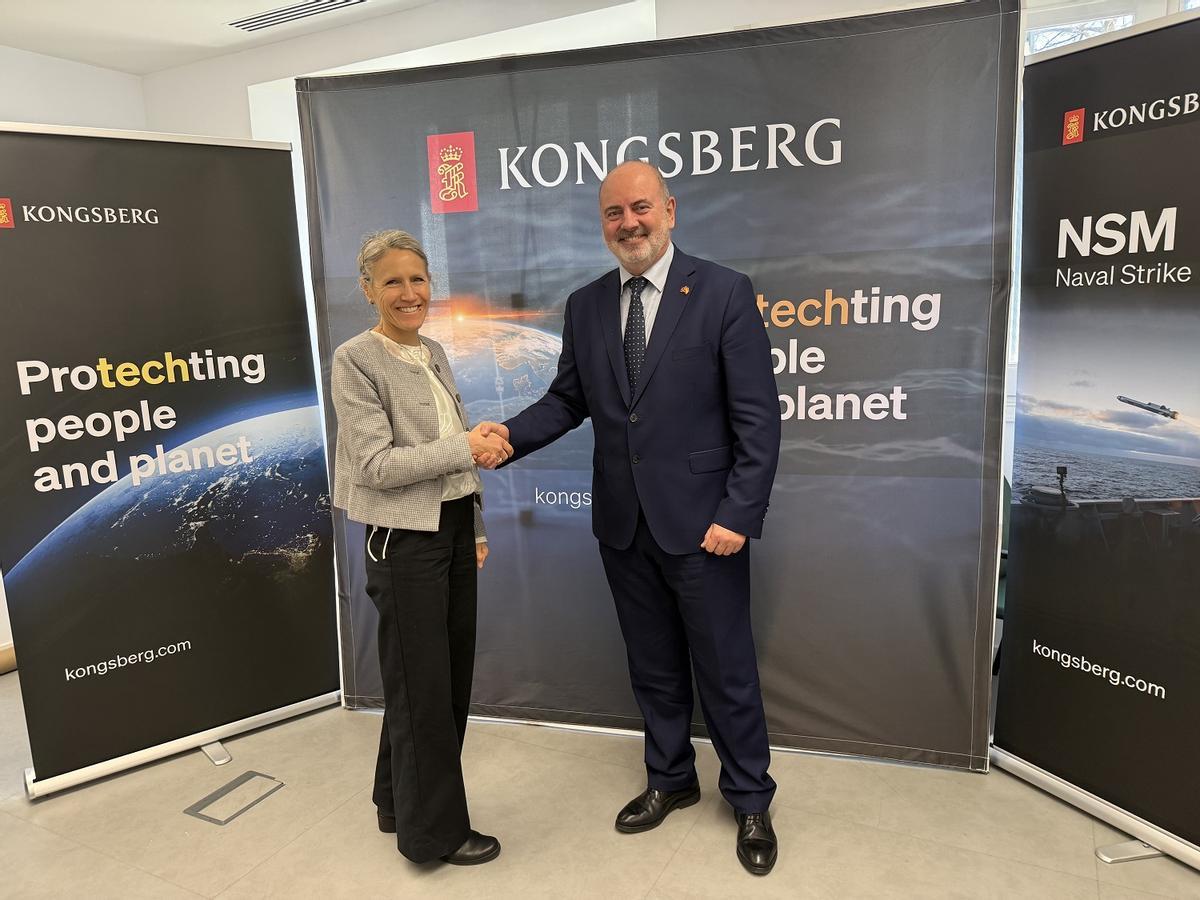 La firma del acuerdo entre Mades y Konsberg, en una imagen facilitada por estas empresas.