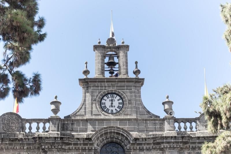 Fiestas del Pino en Teror: Subida de la Bandera en la Basílica