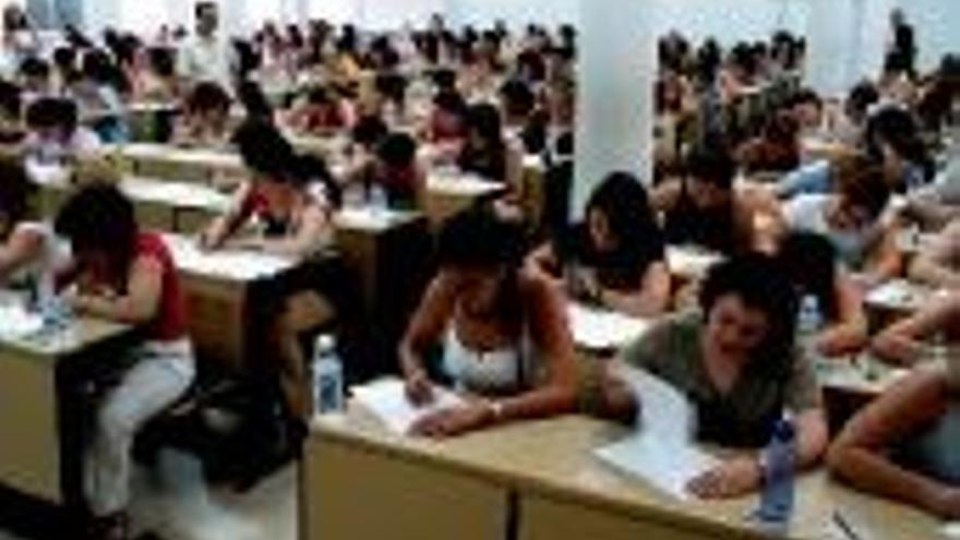 La Junta convoca pruebas para 500 plazas docentes