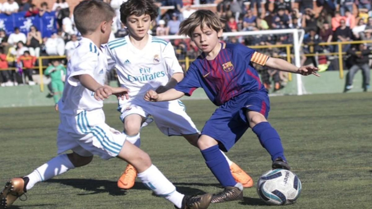 Pedro Demidi en un Barça-Real Madrid de alevines