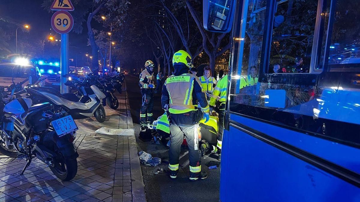 Hombre de 60 años en estado grave tras ser atropellado por un autobús urbano en el Paseo de la Castellana