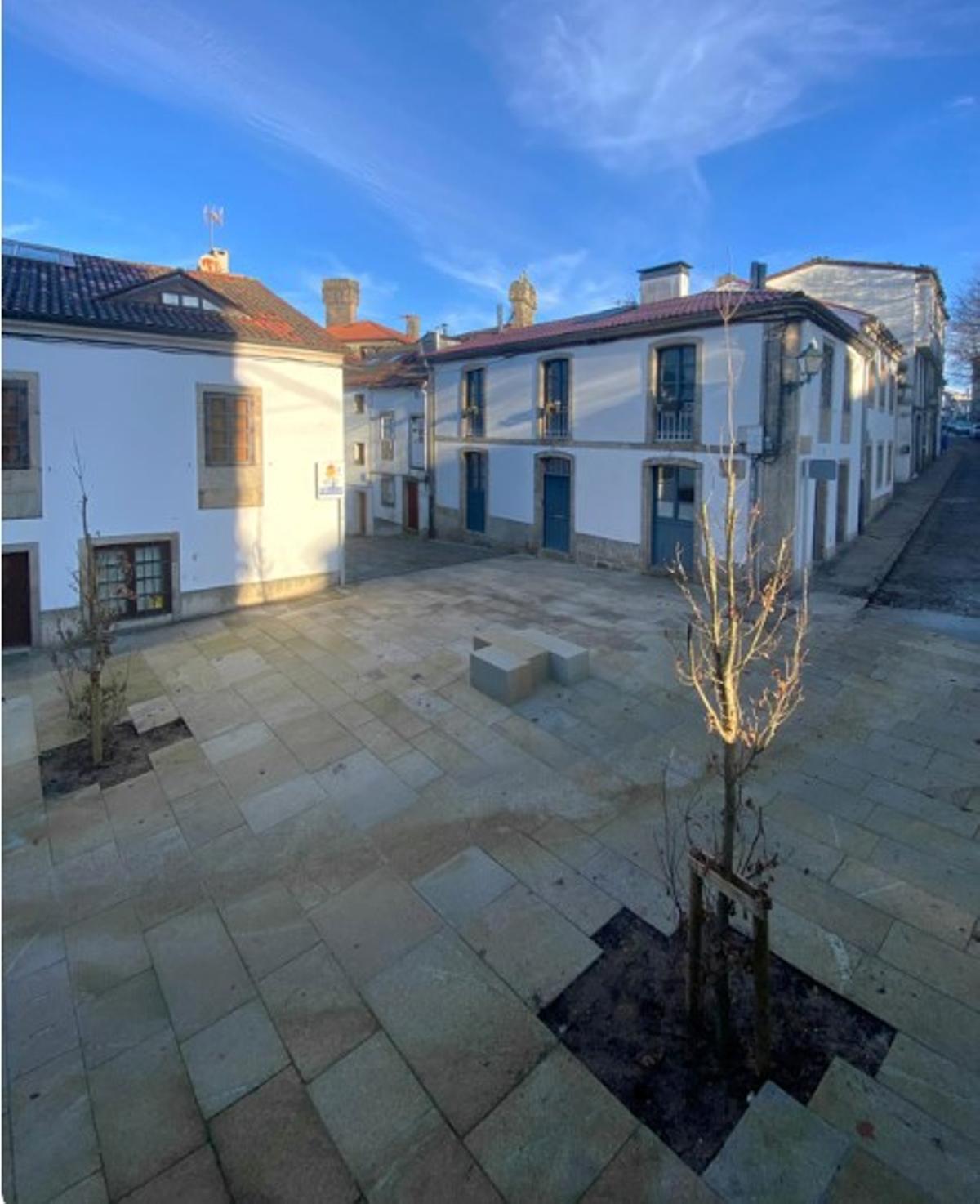 Pequeña plaza en la Rúa dos Loureiros de Santiago
