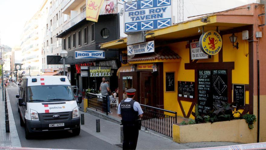 L&#039;operatiu policial es va desenvolupar al Rob Roy Tavern, prop de la zona d&#039;oci nocturn de Lloret de Mar · Carles Colomer