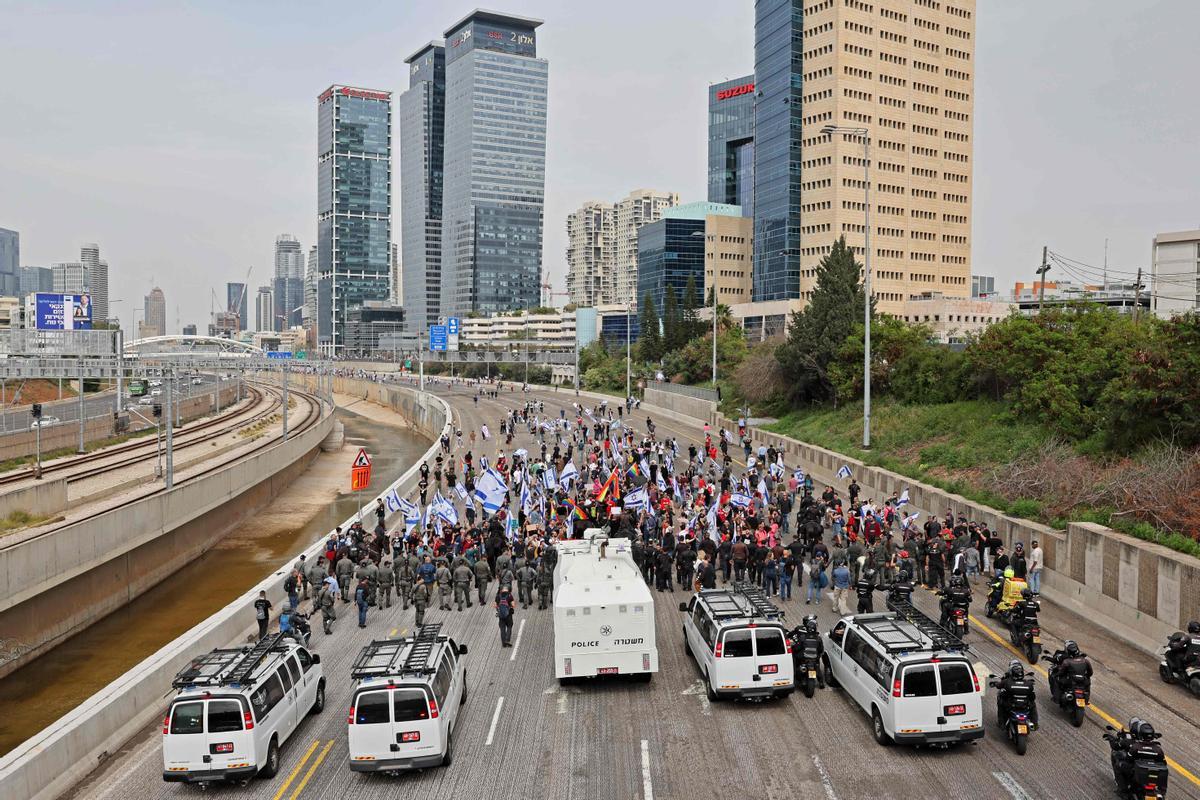 Manifestaciones en Tel Aviv contra las controvertidas reformas legales que promociona el gobierno de extrema derecha del país