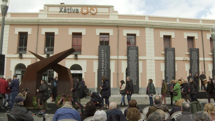 Homenaje a las víctimas del bombardeo de Xàtiva