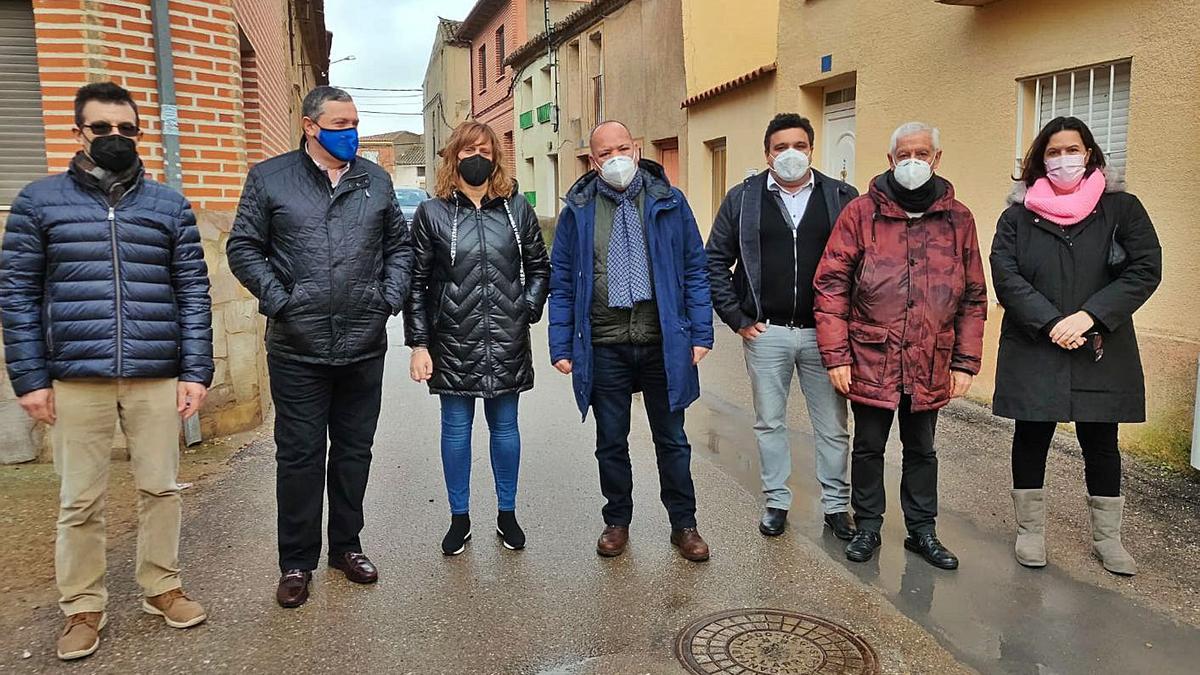 Visita de los diputados Barrios, Fagúndez y Ruiz a Villarrín, con la alcaldesa Aranguren y concejales. | Diputación