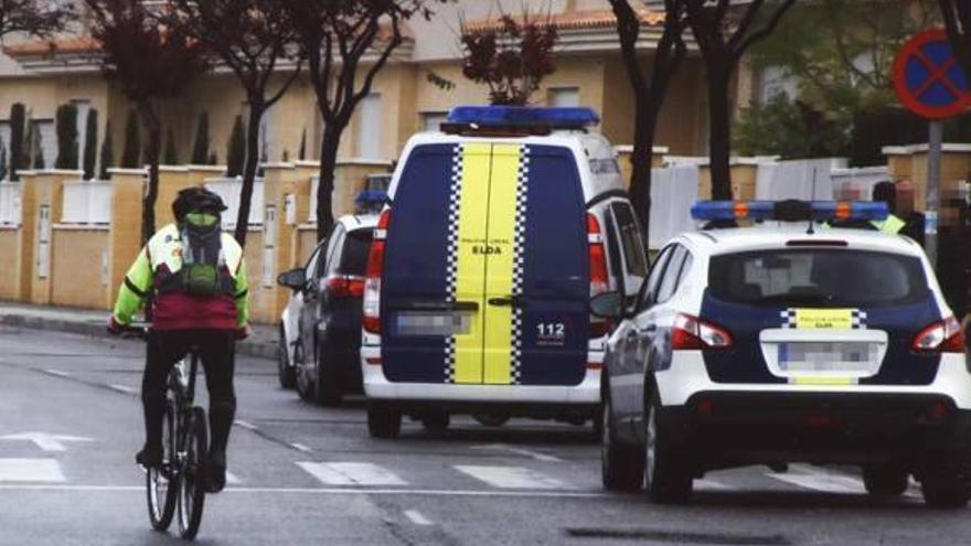 Despliegue de la Policía Local y la Policía Nacional en el lugar del atropello con fuga del conductor