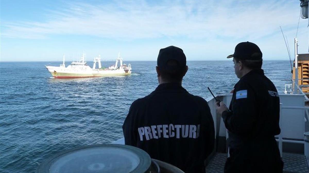 El barco español 'Playa Pesmar Uno' retenido en Argentina por pesca ilegal.
