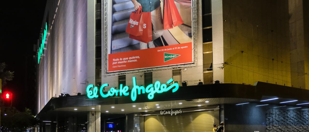 El Corte Inglés apaga sus escaparates.