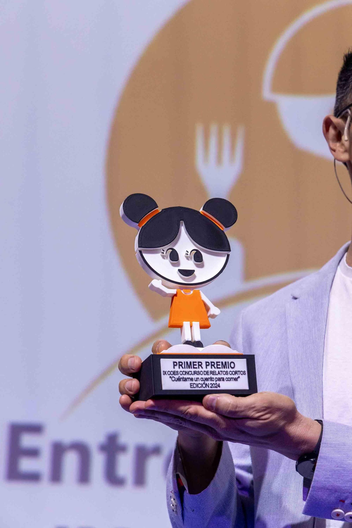 Entrega de premios del concurso infantil de relatos cortos "Cuéntame un cuento para comer" en el Club INFORMACIÓN organizado por COES
