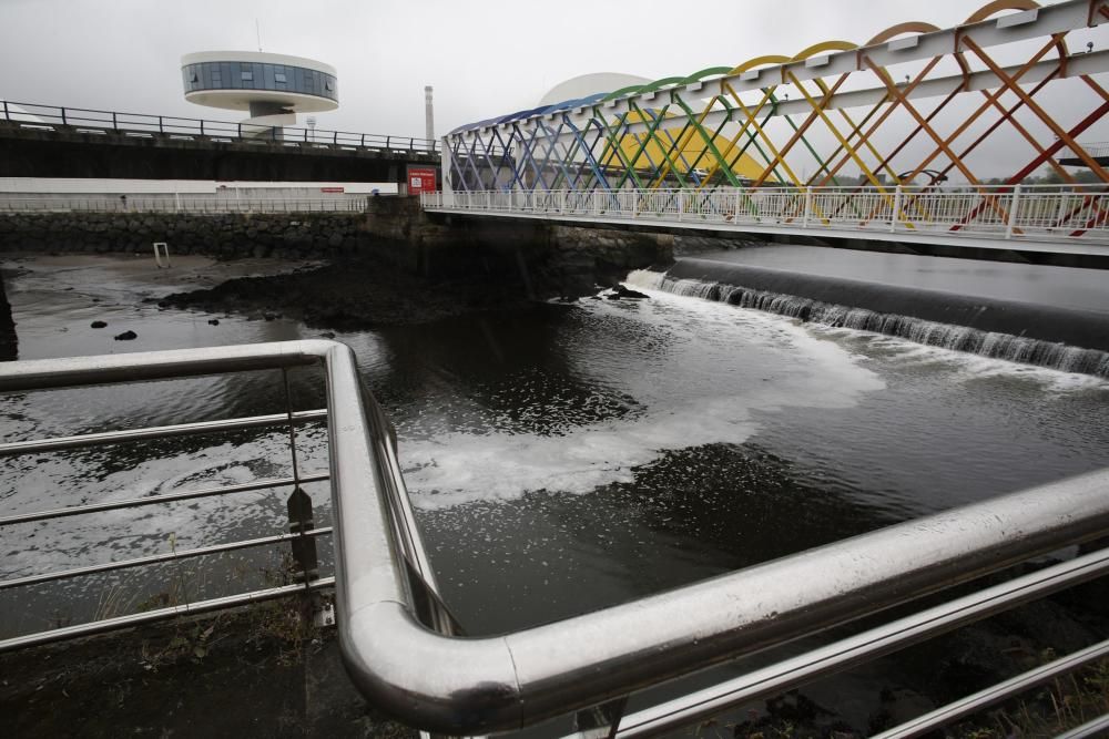 Vertido en la ría de Avilés