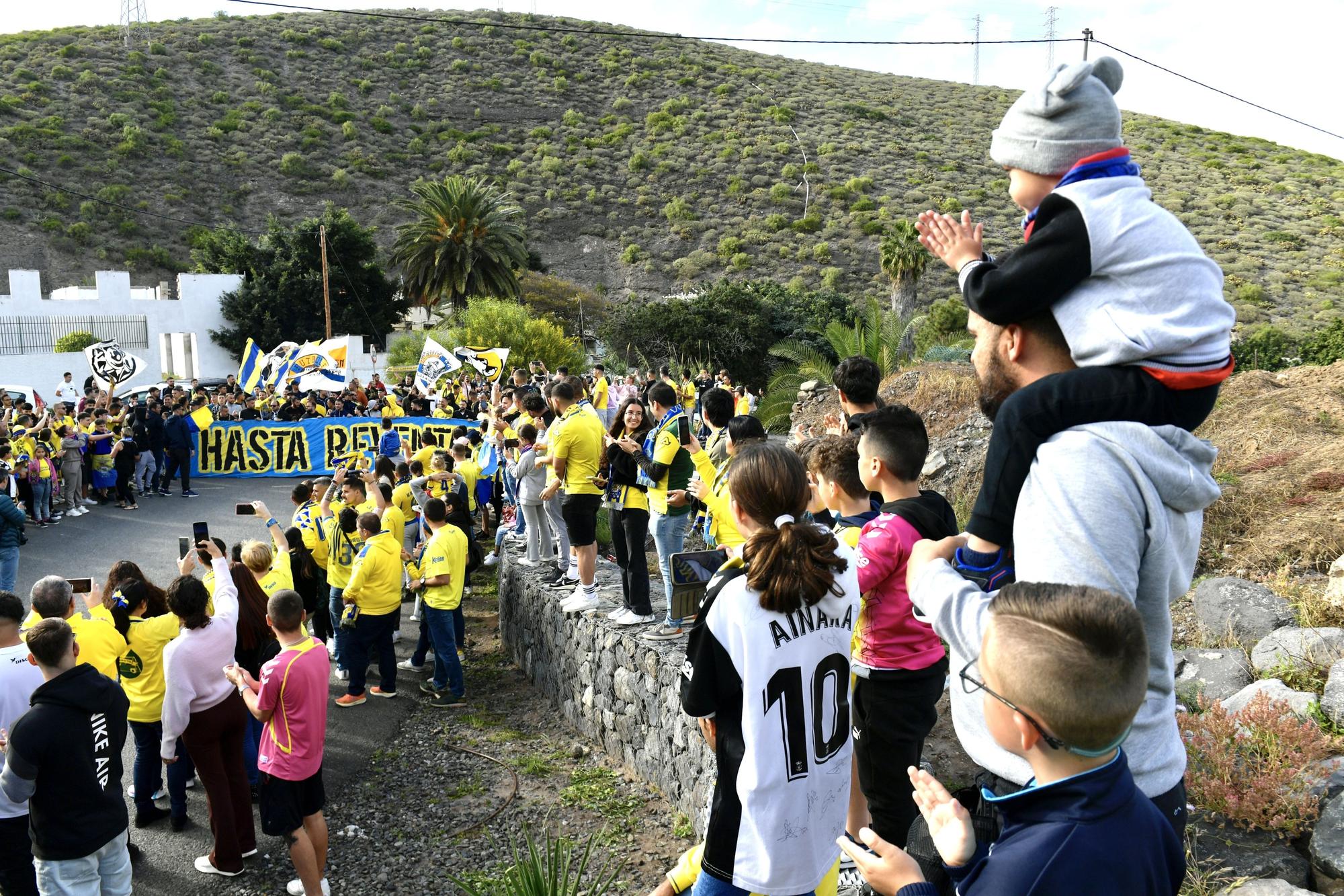 Aficionados despiden a la UD en Barranco Seco antes de ir a Tenerife