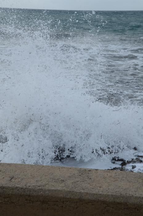 November-Wetter auf Mallorca - den Surfern gefällt's