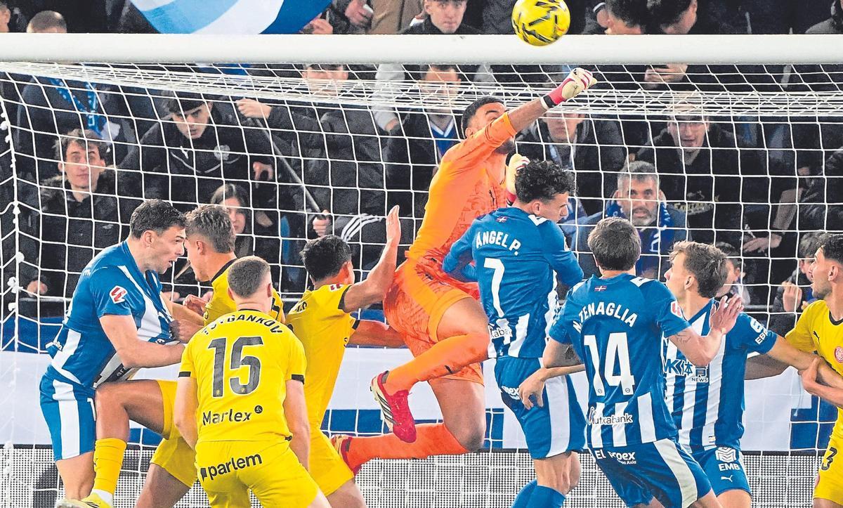 Gazzaniga surt de punys.