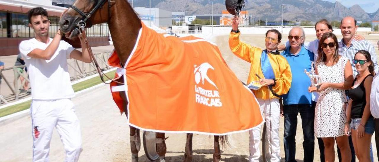 Rubis Dairpet en el homenaje por su victoria en la final del torneo de los caballos franceses del 2016.