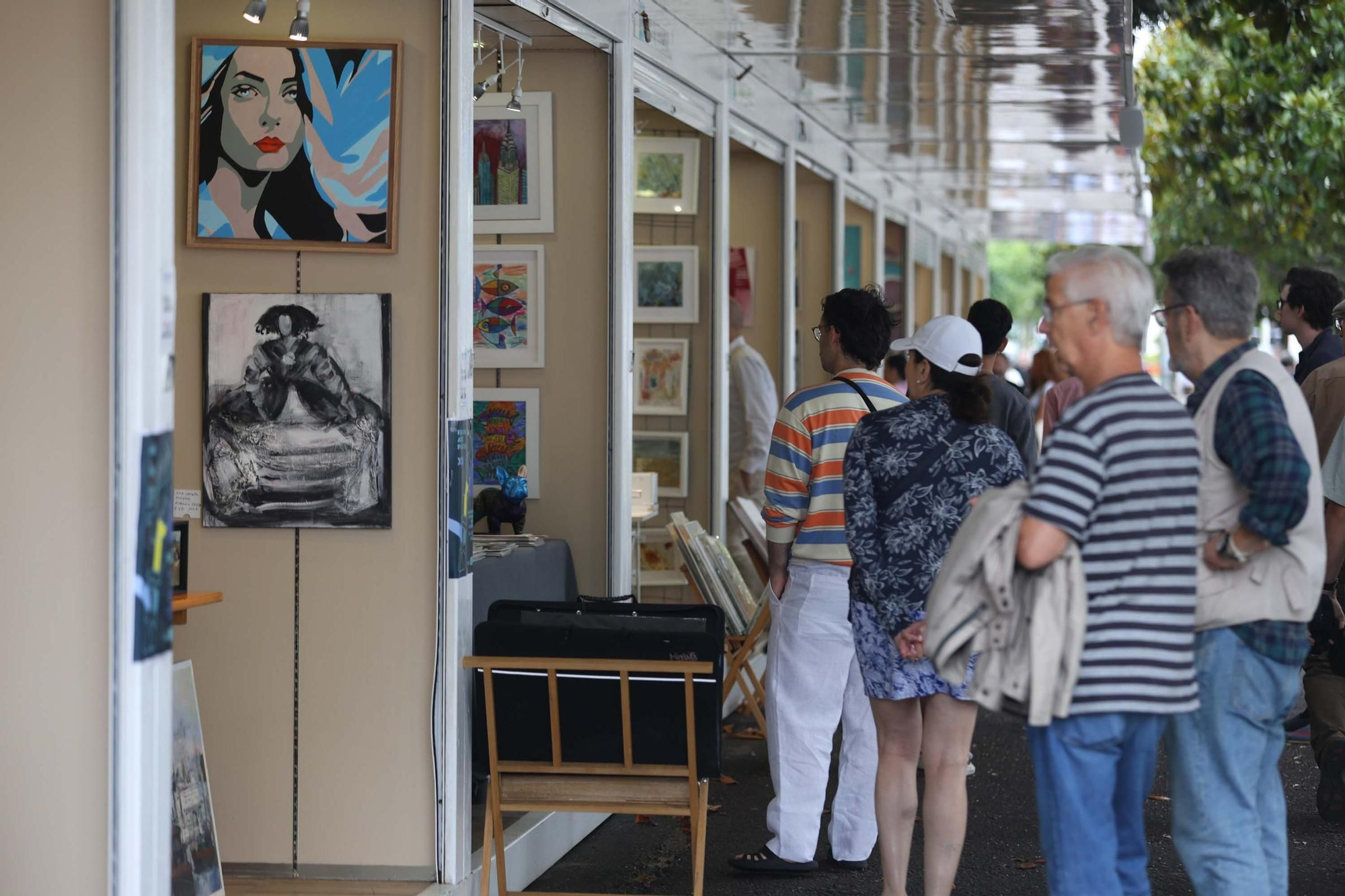 Feria de artes plásticas en los jardines de Méndez Núñez