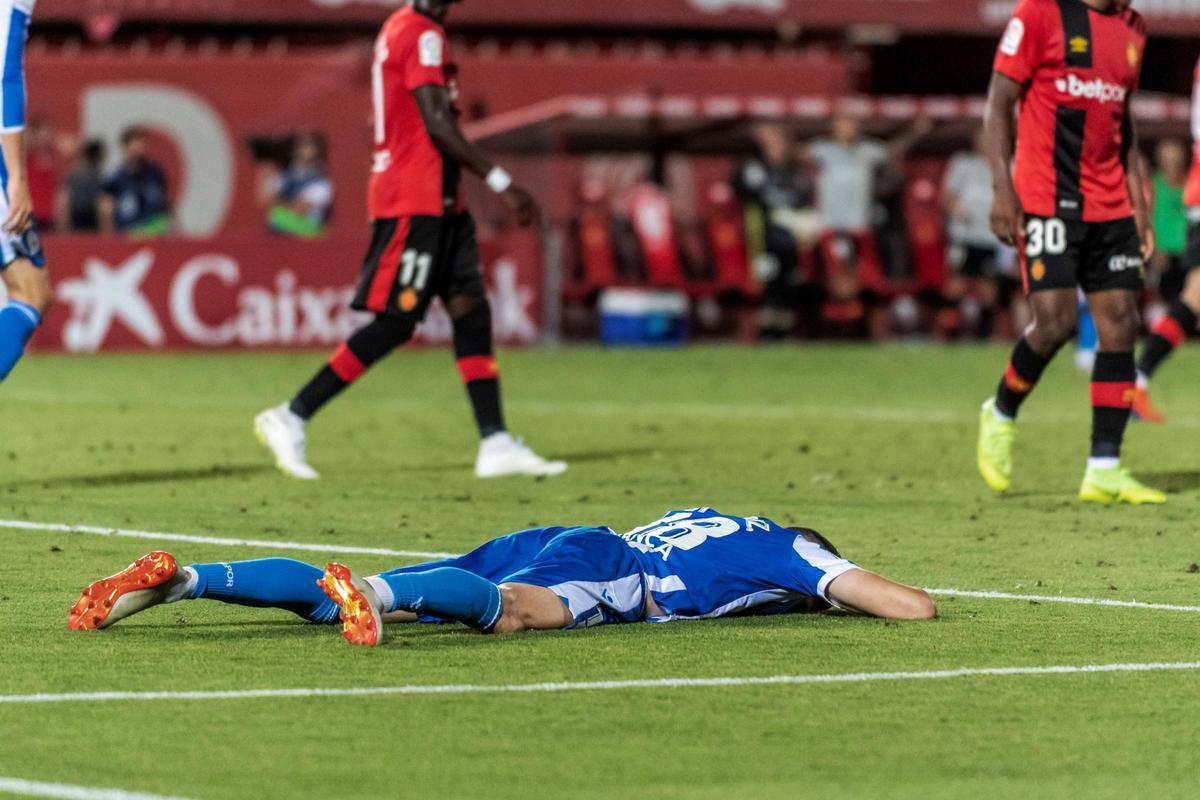 Carlos Fernández lamenta la derrota en Mallorca en 2019.