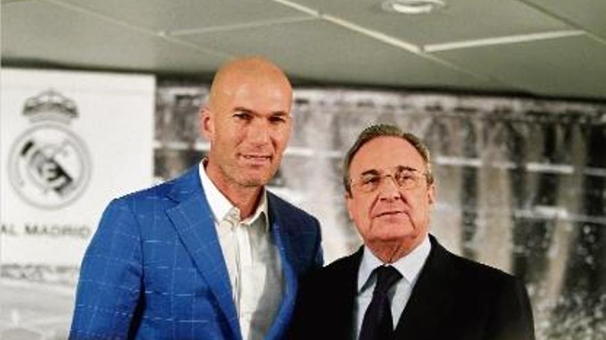 Zidane i Florentino Pérez, ahir al vespre a l&#039;estadi Santiago Bernabéu.