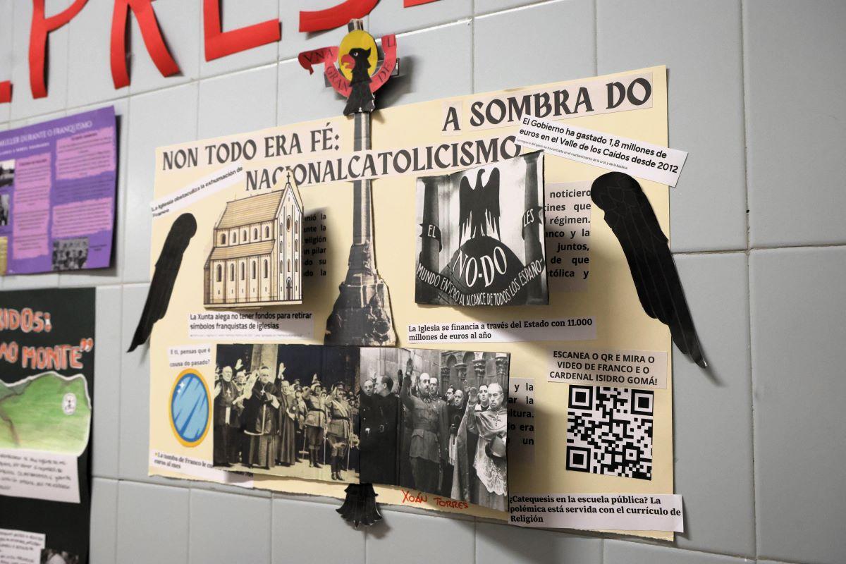 Traballo sobre o nacionalcatolicismo no mural do IES Alexandre Bóveda.