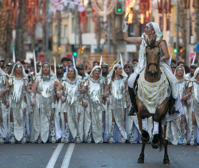 San Vicente celebra su entrada cristiana en las fiestas de Moros y Cristianos 2019