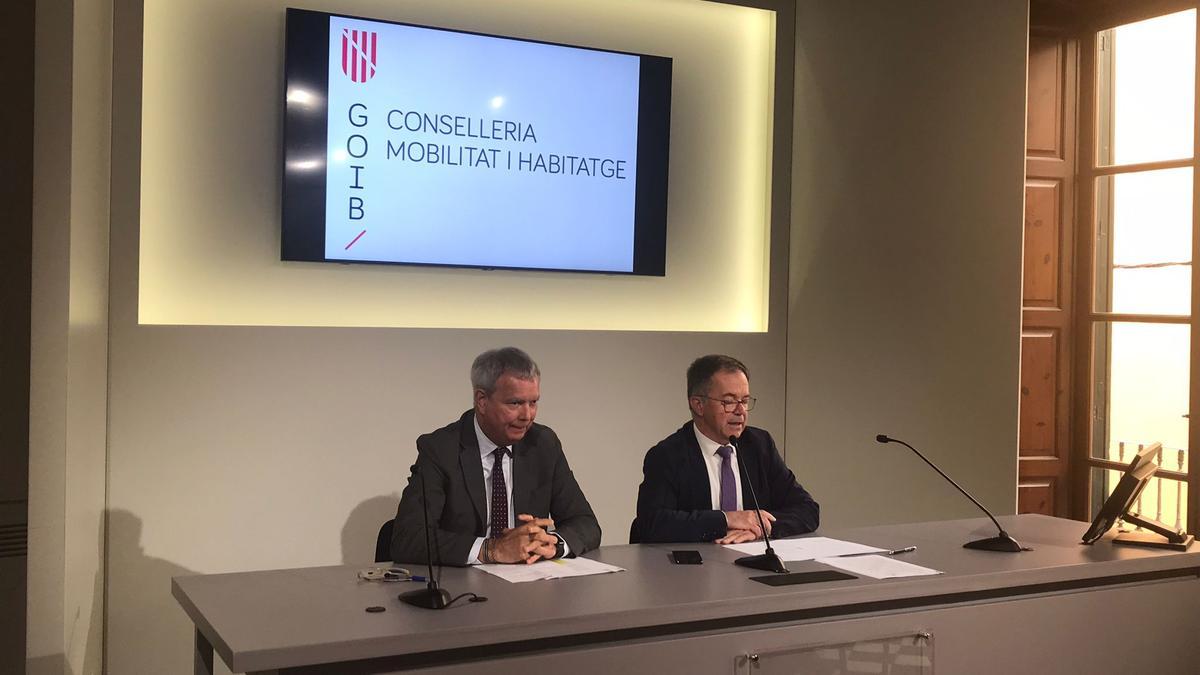 Sebastián Franquis y Josep Marí, durante la rueda de prensa en la conselleria.