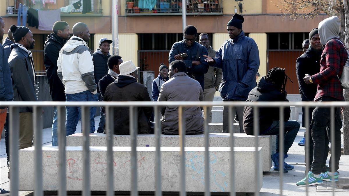 zentauroepp42534586 madrid 16 03 2018 concentraci n de inmigrantes en el barrio 180316104524