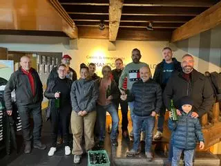 Sidra "asgaya" en Pola de Laviana el domingo 20, con motivo del I Concurso de bebida Casera "Cuenca del Nalón"