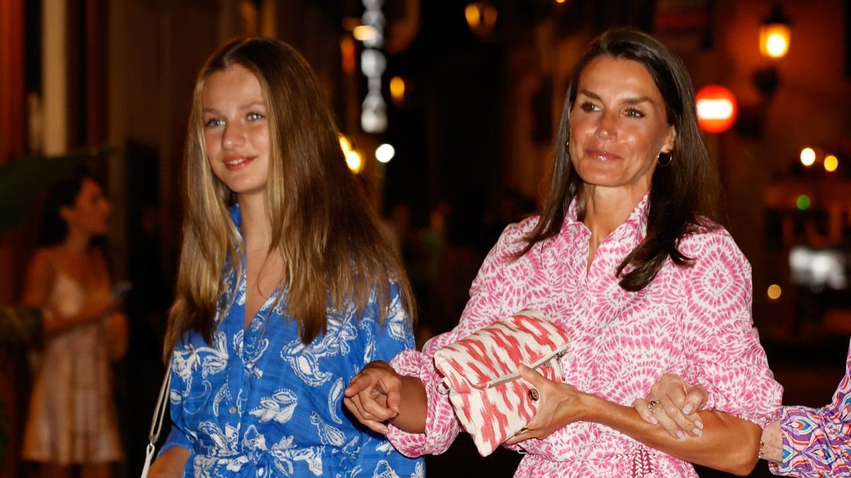 La reina Letizia y la princesa de Asturias salen a cenar por Mallorca con la infanta Sofía y la reina Sofía