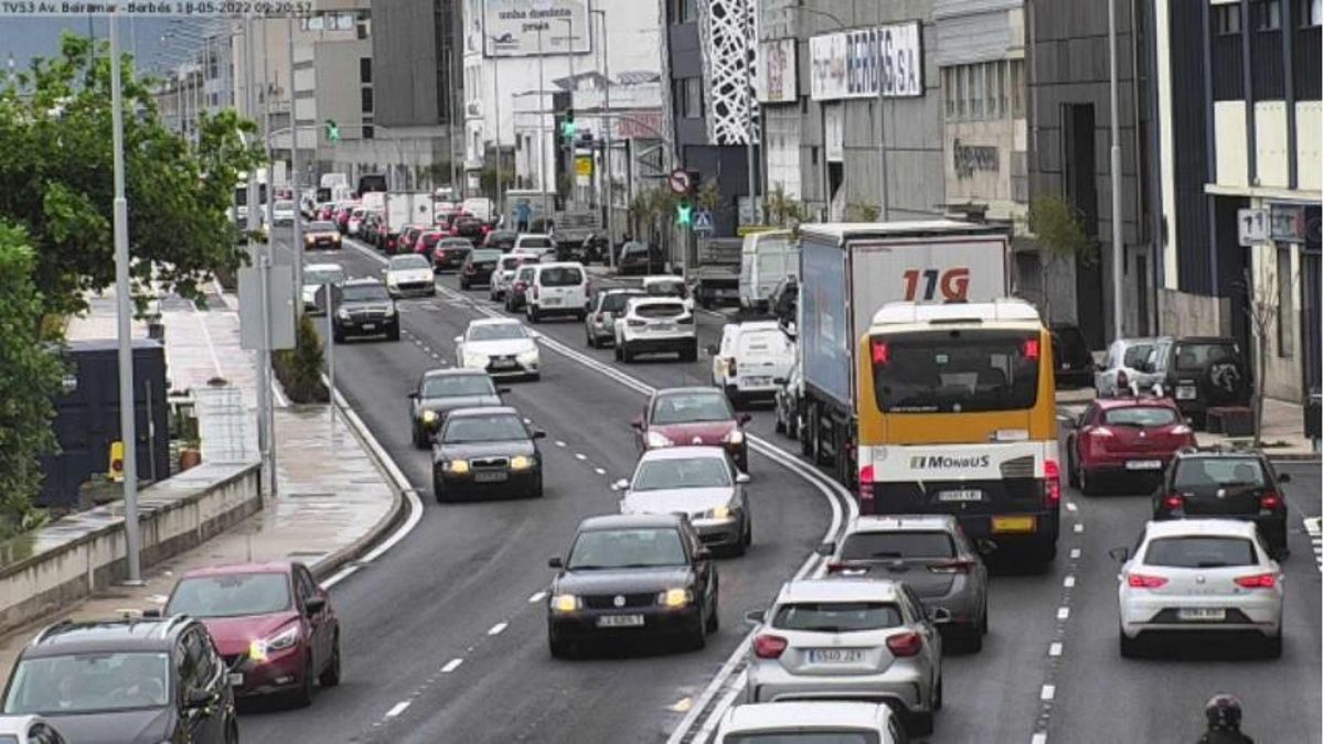 Retenciones en Beiramar por el cierre parcial de un carril en dirección al centro de Vigo.