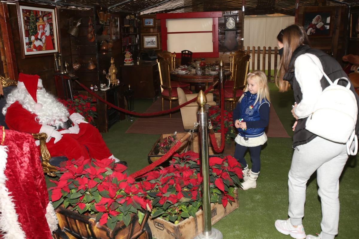 Navidad en Alicante 2020: Así es la casa de Papa Noel en el edificio Séneca Navidad en Alicante 2020: Así es la casa de Papa Noel en el edificio Séneca