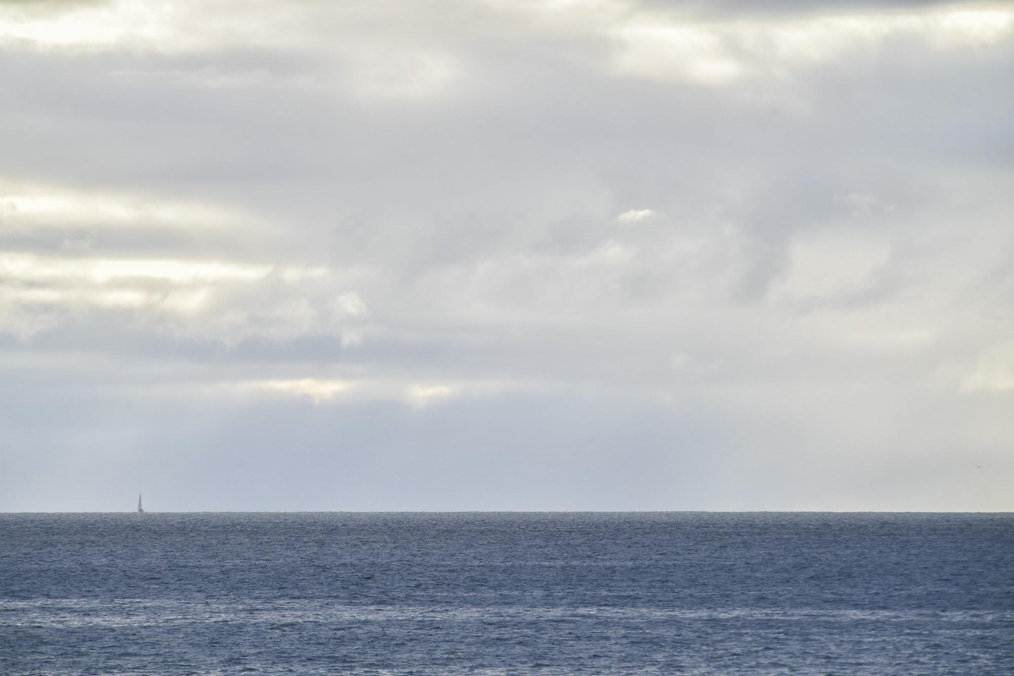 Tiempo con nubes y lluvia en Las Palmas de Gran Canaria (27/12/2021)