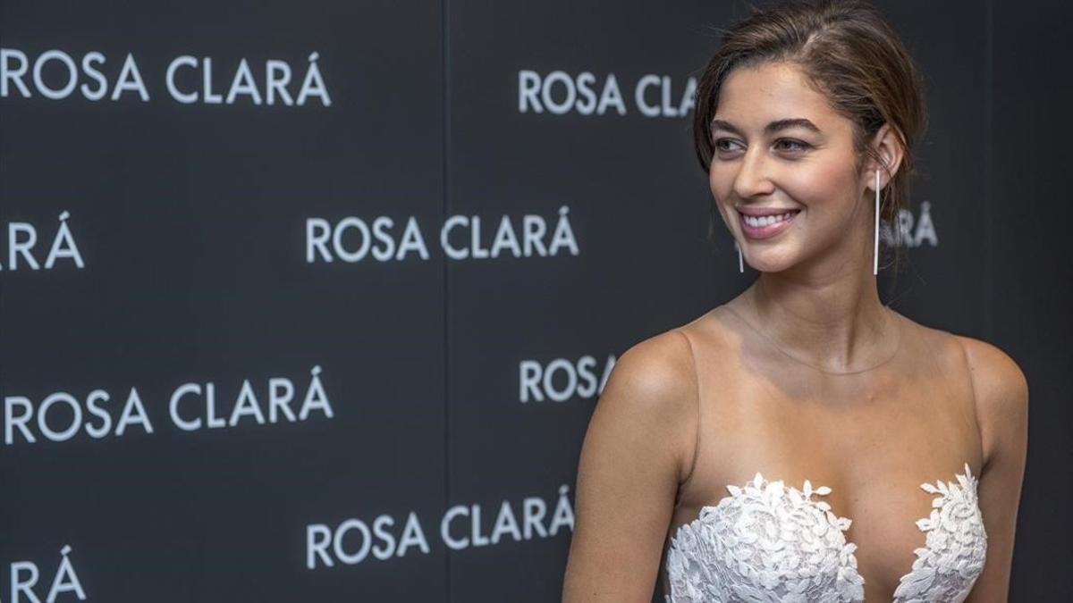 La modelo Mariana Downing viste de novia para Rosa Clara en  Barcelona Bridal Week  20170424