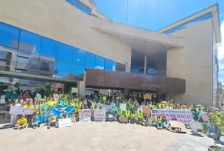Encierro en Benifaió y marcha unitaria en Carlet: la huelga indefinida de educación gana músculo en la calle