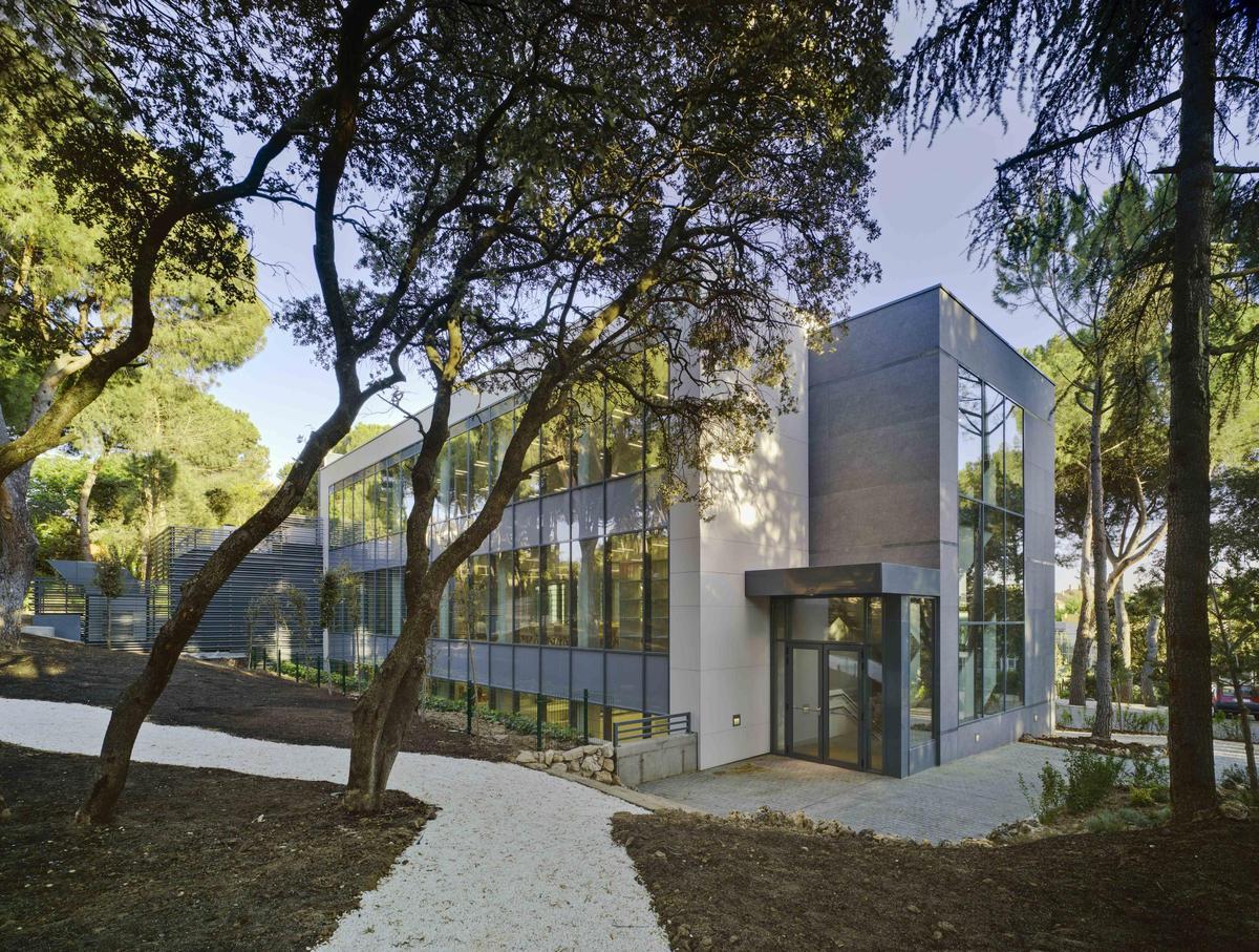 Biblioteca y aulario del Liceo Europeo.