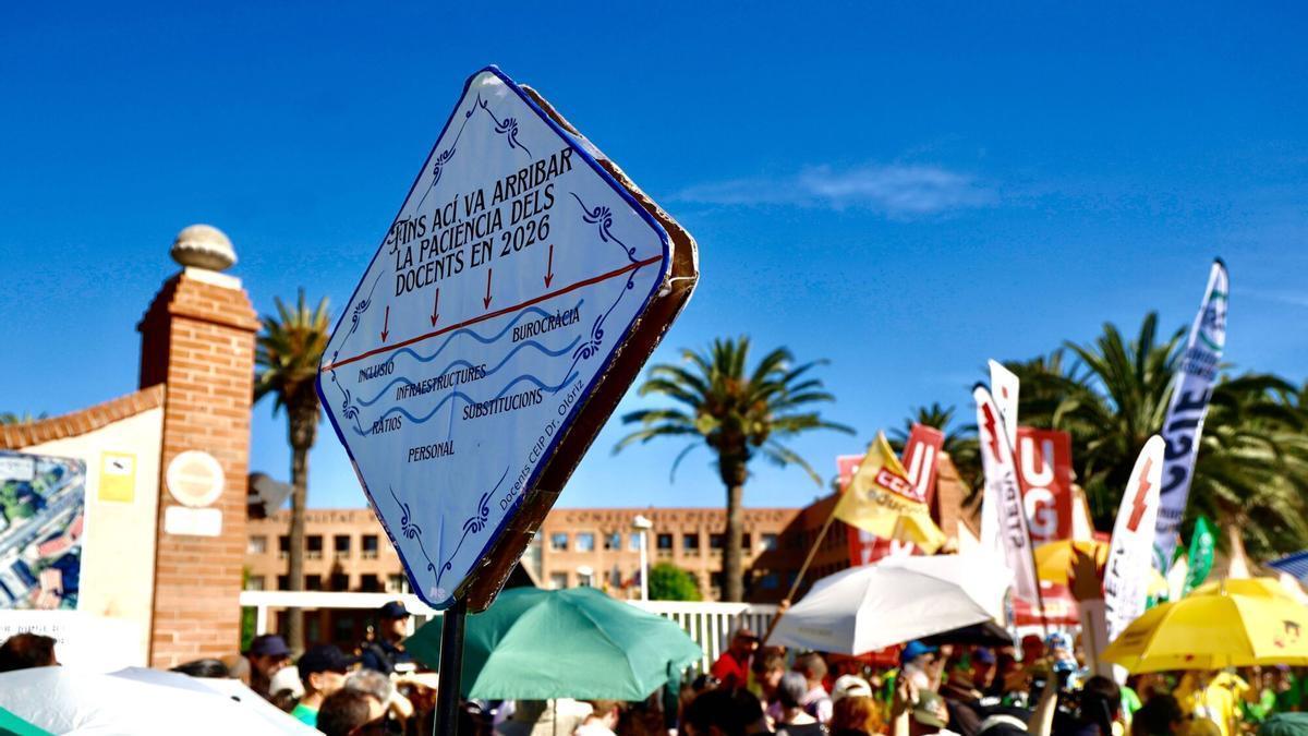 HUELGA COMUNIDAD VALENCIANA | Protestas, promesas y reuniones maratonianas: las tres semanas más convulsas en la educación valenciana