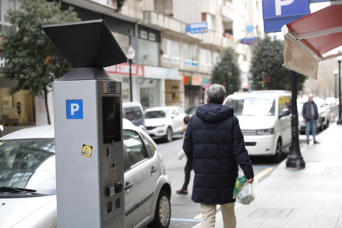 Un parquímetro de la zona ORA de Gijón.