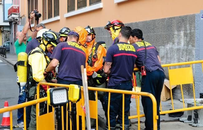 Efectivos de los Bomberos de Las Palmas de Gran ...