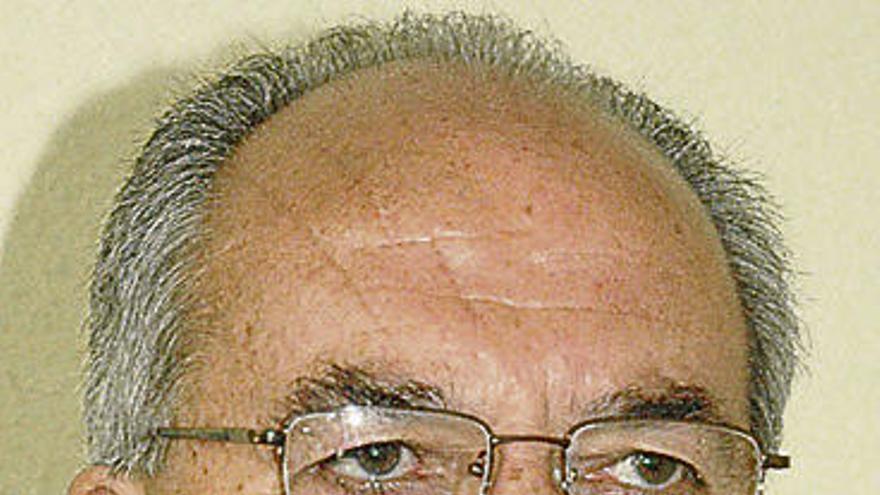 Carlos Pérez, alcalde.