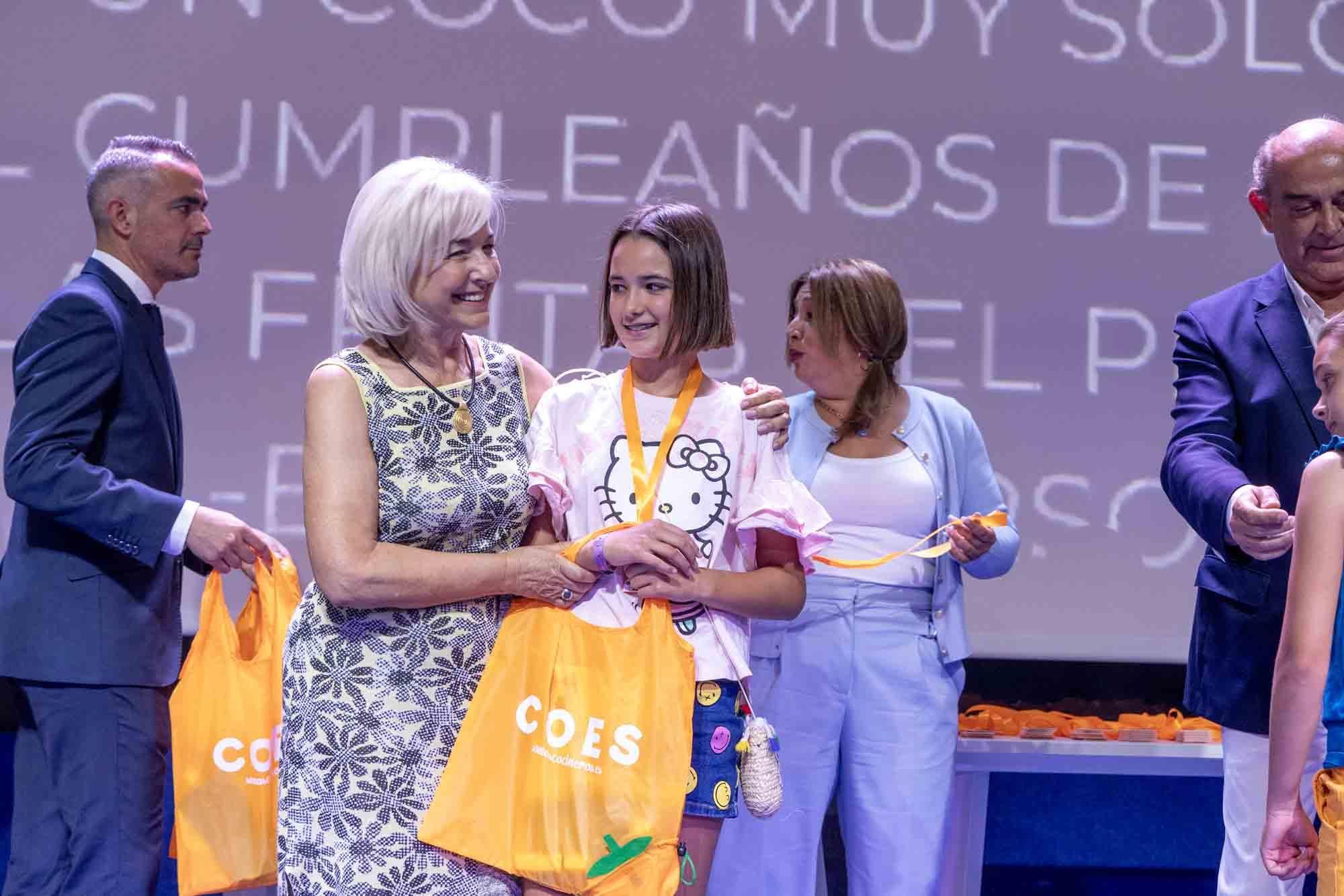 Entrega de premios del concurso infantil de relatos cortos "Cuéntame un cuento para comer" en el Club INFORMACIÓN organizado por COES