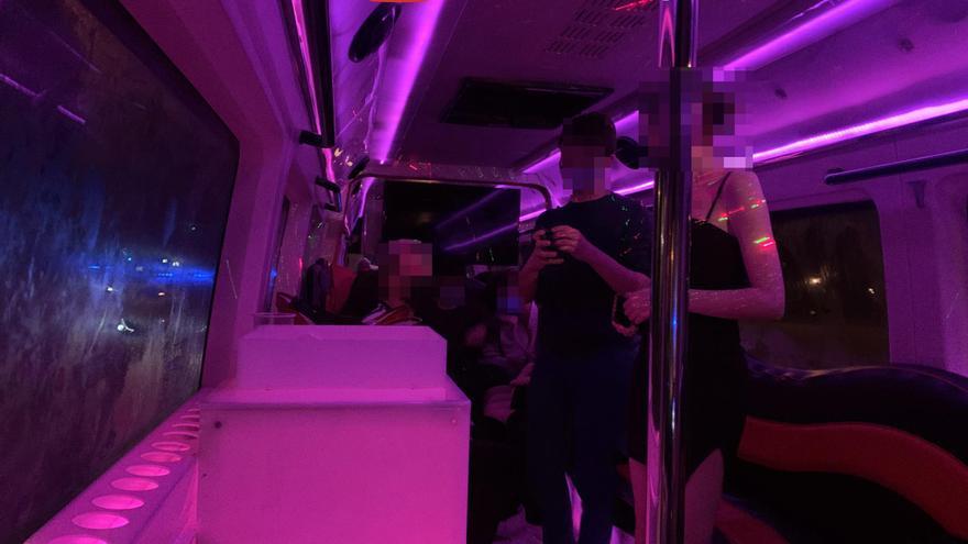 Interceptan en Málaga un discobús circulando sin seguro en plena fiesta